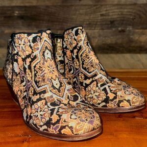 SAM EDELMAN PETTY TURKISH TAPESTRY ANKLE BOOTIES • EUC sz 6.5
